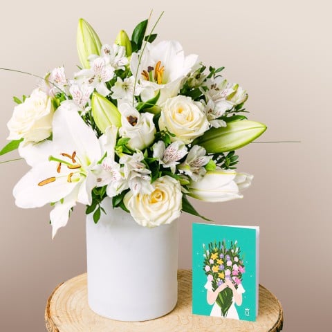 Aurora Shine: Bouquet of flowers, vase and card Aurora Shine: Bouquet of flowers, vase and card