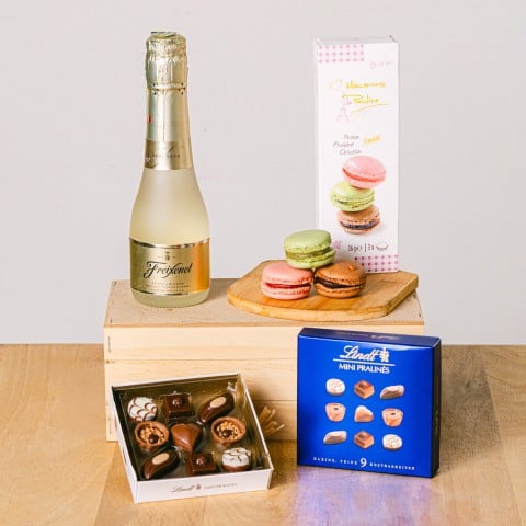 Sweet Bubbles: Mini Pralines and Carta Nevada Cava