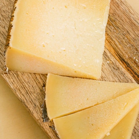 Delicate Collection: Mini Pralines and Cured Cheese highlight