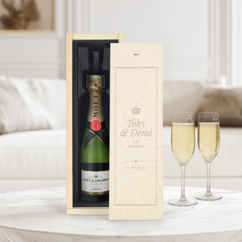 Champagne in engraved case - Moët & Chandon (375 ml) Champagne in engraved case - Moët & Chandon (375 ml)